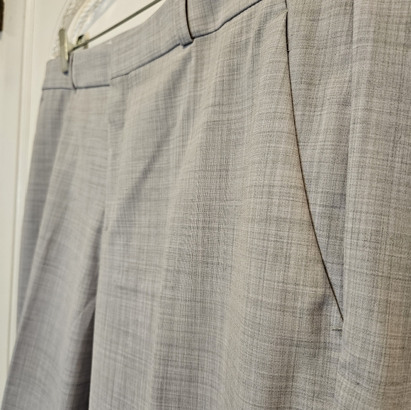 Banana Republic light grey Logan pants - Picture 2 of 8